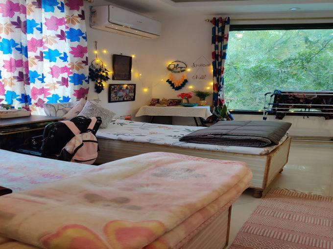 Pg In South Extension For Girls